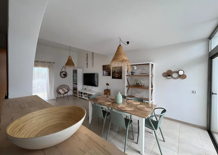 Dinateli, Salinas Golf Villa