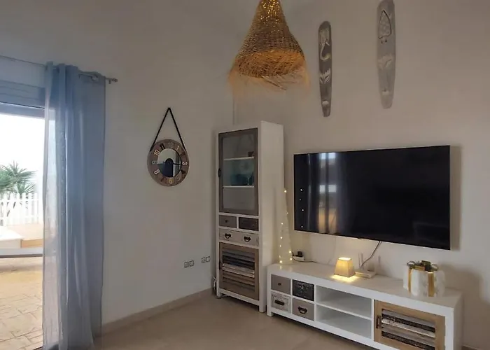 Dinateli, Salinas Golf Villa