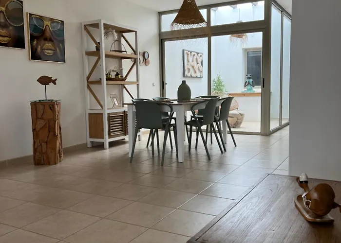 Dinateli, Salinas Golf Villa *